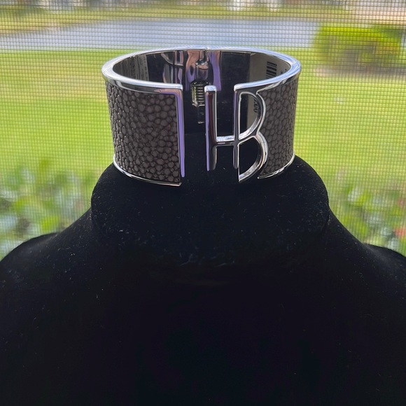 henri bendel Jewelry - HENRI BENDEL METROPOLITAN CUFF